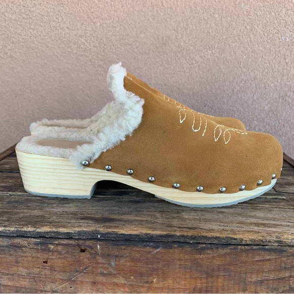 Pilcro + The Letterpress Anthropologie Shearling Clog - Picture 1 of 7